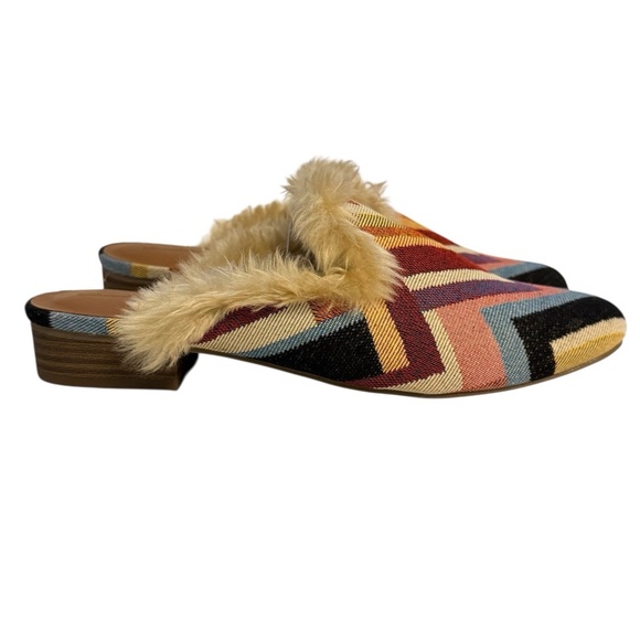 UNIVERSAL THREAD Size 8.5 Bibiana Faux Fur Lined Mules Slip On Chevron Flats NEW - Picture 4 of 10